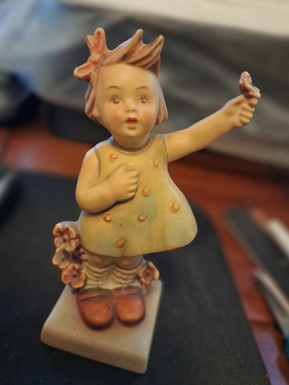 Vintage Goebel Hummel TMK2 Spring Cheer #72 Figurine Excellent